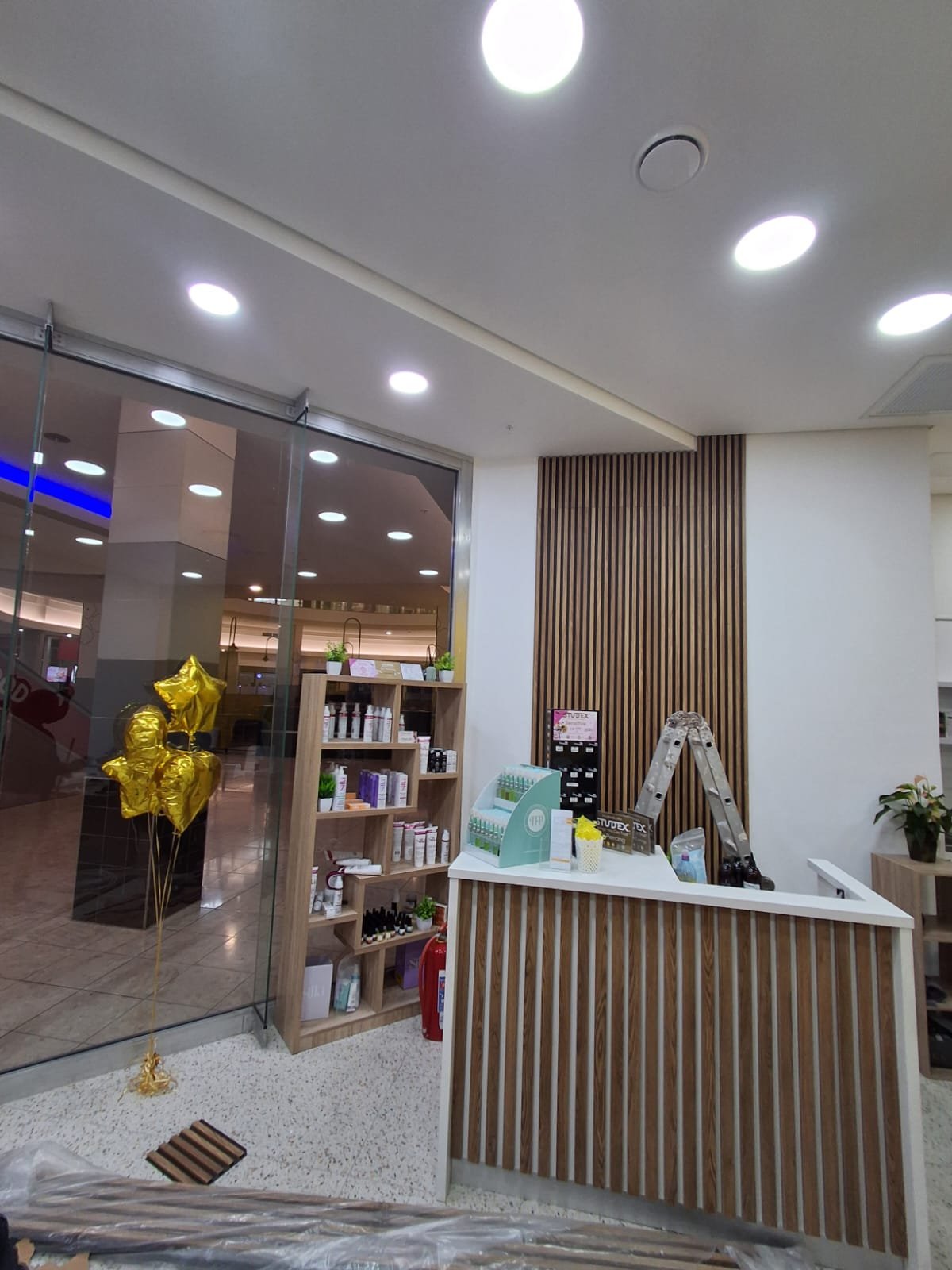 Retail space tiling & finishing
