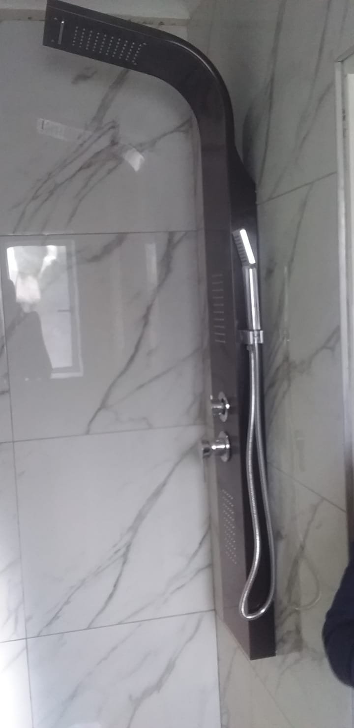 Marble shower niche detail